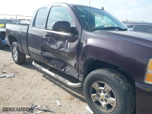 2008 Chevrolet Silverado 1500 LT w/1LT with VIN 2GCEC19J981145682, listed as a IAAI auction lot 41511150 with 142,290 mi miles. Bid and sale history available at carsss.com. Image 6.