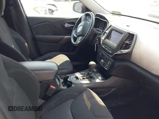 2019 Jeep Cherokee Latitude z VIN 1C4PJMCX9KD189948, wystawiony jako IAAI lot #42487738 z przebiegiem 72 573 mil mil oraz . Historia ofert i sprzedaży dostępna na DreamBid. Obrazek 5.