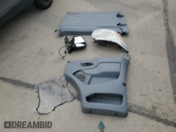 2015 Ford Transit XL z VIN 1FBAX2CM9FKA64565, wystawiony jako Copart lot #52207435 z przebiegiem 186 751 mil mil oraz Szkoda całkowita • Salvage title. Historia ofert i sprzedaży dostępna na DreamBid. Obrazek 13.