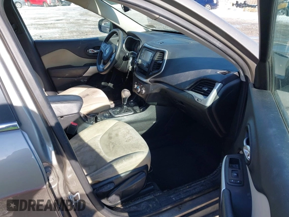 2018 Jeep Cherokee Latitude z VIN 1C4PJMCX2JD570426, wystawiony jako IAAI lot #41394183 z przebiegiem 182 419 mil mil oraz . Historia ofert i sprzedaży dostępna na DreamBid. Obrazek 5.
