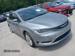 2015 Chrysler 200 Limited z VIN 1C3CCCAB7FN745866, wystawiony jako IAAI lot #42387373 z przebiegiem 178 014 mil mil oraz . Historia ofert i sprzedaży dostępna na DreamBid. Obrazek 1.