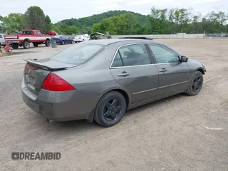 2006 Honda Accord EX z VIN 1HGCM55736A109626, wystawiony jako IAAI lot #42345475 z przebiegiem 180 364 mil mil oraz . Historia ofert i sprzedaży dostępna na DreamBid. Obrazek 4.