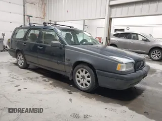 1994 Volvo 850 с VIN YV1LW5710R2026259, выставлен на аукционе IAAI как лот 42212725 с пробегом 292 377 миль миль и . История ставок и продаж доступна на DreamBid. Изображение 1.