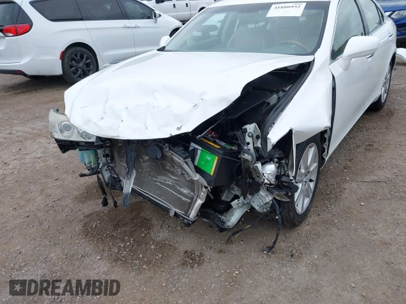 2009 Lexus ES 350 with VIN JTHBJ46G892338439, listed as a IAAI auction lot 41880952 with 90,747 mi miles. Bid and sale history available at carsss.com. Image 6.