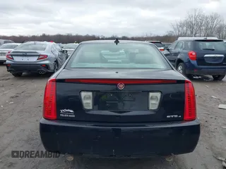 2009 Cadillac STS AWD z VIN 1G6DD67V290140111, wystawiony jako IAAI lot #41800236 z przebiegiem 81 913 mil mil oraz . Historia ofert i sprzedaży dostępna na DreamBid. Obrazek 15.