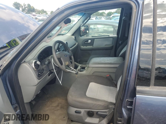 2004 Ford Expedition Special Service с VIN 1FMFU16L44LB00284, выставлен на аукционе Copart как лот 62785445 с пробегом 101 301 миль миль и Списание • Salvage title. История ставок и продаж доступна на DreamBid. Изображение 7.