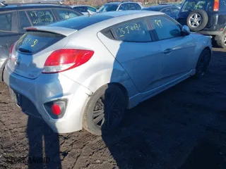 2016 Hyundai Veloster Turbo with VIN KMHTC6AE7GU264753, listed as a IAAI auction lot 41699222 with 999,999 mi miles. Bid and sale history available at carsss.com. Image 4.