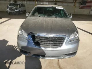 2012 Chrysler 200 Touring z VIN 1C3CCBBG7CN301144, wystawiony jako Copart lot #58355315 z przebiegiem 147 800 mil mil oraz Czysty tytuł • Clean title. Historia ofert i sprzedaży dostępna na DreamBid. Obrazek 5.