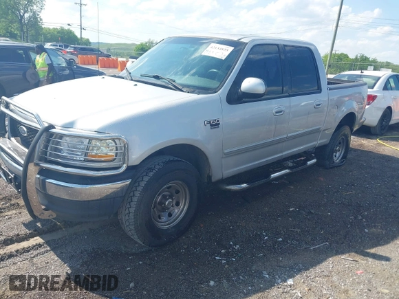 2001 Ford F-150 XLT z VIN 1FTRW07L81KA32285, wystawiony jako IAAI lot #42134835 z przebiegiem 189 109 mil mil oraz . Historia ofert i sprzedaży dostępna na DreamBid. Obrazek 2.