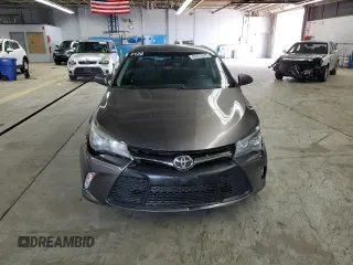 2017 Toyota Camry XLE z VIN 4T1BF1FK1HU721157, wystawiony jako Copart lot #55772635 z przebiegiem 178 665 mil mil oraz Szkoda całkowita • Salvage title. Historia ofert i sprzedaży dostępna na DreamBid. Obrazek 5.