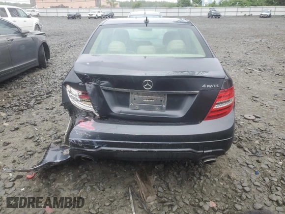 2013 Mercedes-Benz C 300 Sport z VIN WDDGF8AB9DR272176, wystawiony jako Copart lot #57334095 z przebiegiem 125 027 mil mil oraz Szkoda całkowita • Salvage title. Historia ofert i sprzedaży dostępna na DreamBid. Obrazek 6.