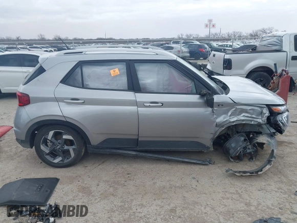 2024 Hyundai Venue SEL z VIN KMHRC8A36RU333987, wystawiony jako IAAI lot #41710436 z przebiegiem 7 701 mil mil oraz . Historia ofert i sprzedaży dostępna na DreamBid. Obrazek 14.