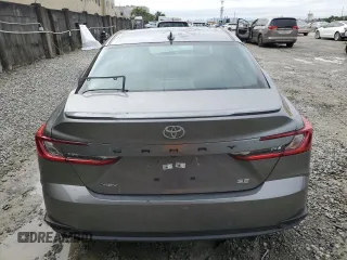2025 Toyota Camry LE z VIN 4T1DAACK5SU508683, wystawiony jako Copart lot #42372975 z przebiegiem Nie podano mil oraz Szkoda całkowita • Salvage title. Historia ofert i sprzedaży dostępna na DreamBid. Obrazek 6.