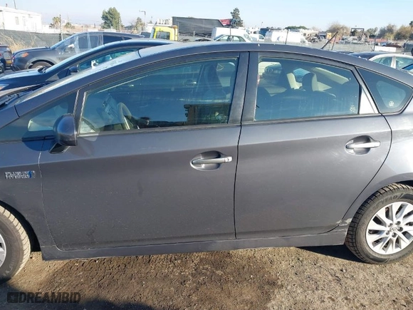 2012 Toyota Prius Plug-In with VIN JTDKN3DP3C3020149, listed as a IAAI auction lot 40934281 with 295,146 mi miles. Bid and sale history available at carsss.com. Image 14.