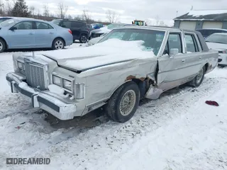 1986 Lincoln Town Car with VIN 1LNBP96F6GY618970, listed as a IAAI auction lot 41609991 with 22,768 mi miles. Bid and sale history available at carsss.com. Image 2.