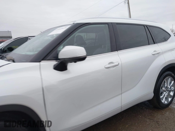 2023 Toyota Highlander L with VIN 5TDKDRBH3PS007987, listed as a IAAI auction lot 41465939 with 17,011 mi miles and . Bid and sale history available at DreamBid. Image 14.