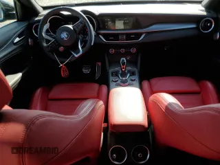 2024 Alfa Romeo Stelvio Ti z VIN ZASPAKBN3R7D79474, wystawiony jako Copart lot #50245995 z przebiegiem 14 558 mil mil oraz Szkoda całkowita • Salvage title. Historia ofert i sprzedaży dostępna na DreamBid. Obrazek 8.