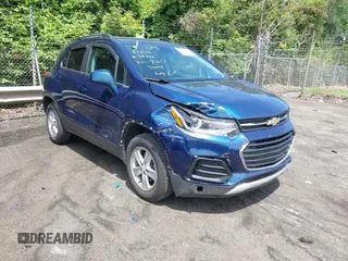 2020 Chevrolet Trax LT z VIN 3GNCJPSB4LL288217, wystawiony jako IAAI lot #42219355 z przebiegiem 42 379 mil mil oraz . Historia ofert i sprzedaży dostępna na DreamBid. Obrazek 1.