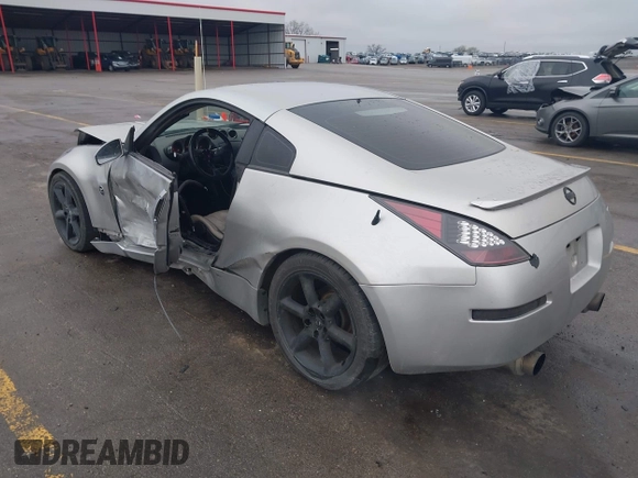 2003 Nissan 350Z Touring z VIN JN1AZ34E43T014247, wystawiony jako IAAI lot #42120812 z przebiegiem 112 263 mil mil oraz . Historia ofert i sprzedaży dostępna na DreamBid. Obrazek 3.
