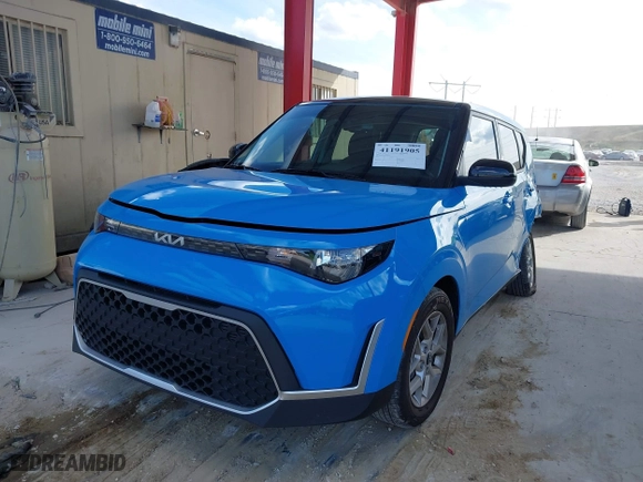 2025 Kia Soul LX with VIN KNDJ23AU4S7246240, listed as a IAAI auction lot 41191905 with 3,918 mi miles. Bid and sale history available at carsss.com. Image 2.