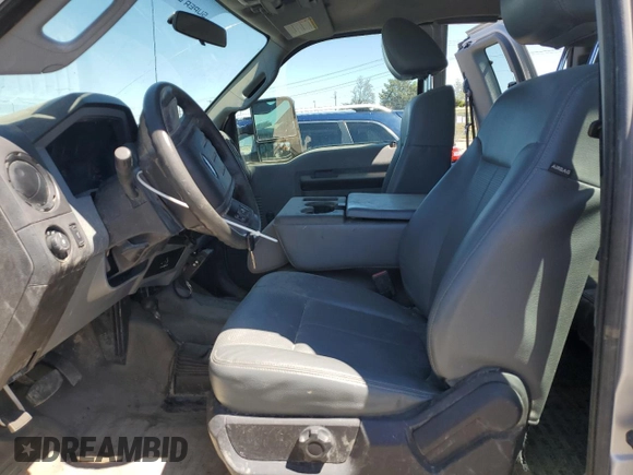 2015 Ford F-250 XLT z VIN 1FT7X2B67FEC98288, wystawiony jako Copart lot #56031615 z przebiegiem 99 928 mil mil oraz Czysty tytuł • Clean title. Historia ofert i sprzedaży dostępna na DreamBid. Obrazek 7.