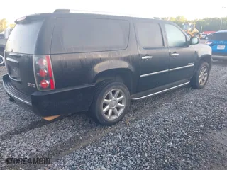 2009 GMC Yukon XL Denali with VIN 1GKFK06269R221158, listed as a IAAI auction lot 41988968 with 270,859 mi miles. Bid and sale history available at carsss.com. Image 4.