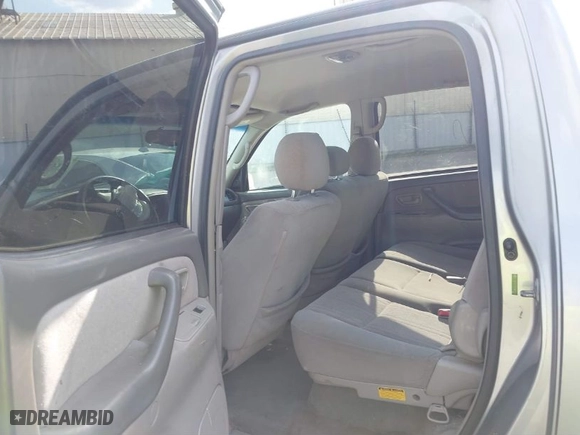 2005 Toyota Tundra SR5 with VIN 5TBET34125S464051, listed as a IAAI auction lot 41551540 with 374,191 mi miles. Bid and sale history available at carsss.com. Image 8.