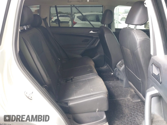 2018 Volkswagen Tiguan SEL with VIN 3VV2B7AX8JM120443, listed as a IAAI auction lot 42154773 with 70,256 mi miles and . Bid and sale history available at DreamBid. Image 8.
