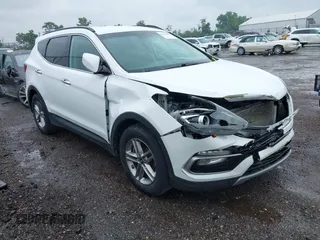 2017 Hyundai Santa Fe 2.4L z VIN 5NMZUDLB5HH028162, wystawiony jako IAAI lot #42771803 z przebiegiem 80 936 mil mil oraz . Historia ofert i sprzedaży dostępna na DreamBid. Obrazek 1.