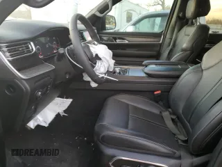 2023 Jeep Wagoneer Series III с VIN 1C4SJVDP1PS547349, выставлен на аукционе Copart как лот 81778954 с пробегом 22 343 миль миль и Списание • Salvage title. История ставок и продаж доступна на DreamBid. Изображение 7.