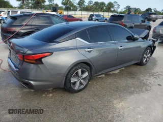 2020 Nissan Altima SV z VIN 1N4BL4DV5LC277765, wystawiony jako Copart lot #52359605 z przebiegiem 101 210 mil mil oraz Nie do naprawy • Non repairable. Historia ofert i sprzedaży dostępna na DreamBid. Obrazek 3.