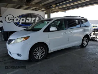 2013 Toyota Sienna XLE AAS с VIN 5TDYK3DC5DS338919, выставлен на аукционе Copart как лот 61043905 с пробегом 204 381 миль миль и Списание • Salvage title. История ставок и продаж доступна на DreamBid. Изображение 1.