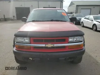 2000 Chevrolet Blazer LS z VIN 1GNCT18W8YK155812, wystawiony jako Copart lot #77315424 z przebiegiem 151 418 mil mil oraz Czysty tytuł • Clean title. Historia ofert i sprzedaży dostępna na DreamBid. Obrazek 5.