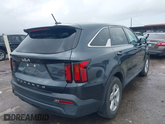 2022 Kia Sorento LX with VIN 5XYRG4LC8NG116399, listed as a IAAI auction lot 42074234 with 58,217 mi miles and . Bid and sale history available at DreamBid. Image 4.