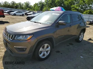 2019 Jeep Compass Latitude с VIN 3C4NJDBBXKT599133, выставлен на аукционе Copart как лот 61668735 с пробегом 72 371 миль миль и Списание • Salvage title. История ставок и продаж доступна на DreamBid. Изображение 1.