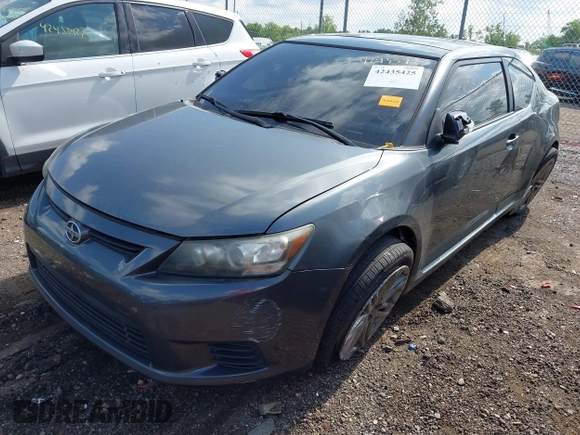 2011 Scion tC z VIN JTKJF5C74B3008878, wystawiony jako IAAI lot #42435425 z przebiegiem 152 737 mil mil oraz . Historia ofert i sprzedaży dostępna na DreamBid. Obrazek 2.