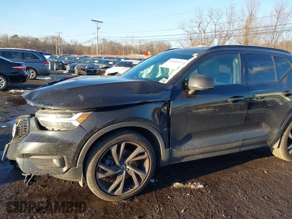 2021 Volvo XC40 R-Design with VIN YV4162UM3M2435422, listed as a IAAI auction lot 41546072 with 59,127 mi miles and . Bid and sale history available at carsss.com. Image 19.