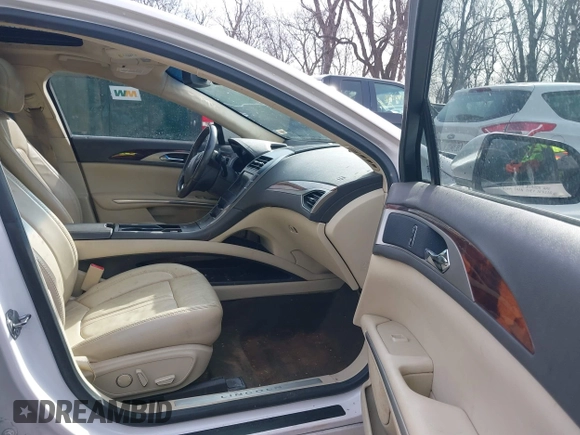 2013 Lincoln MKZ z VIN 3LN6L2G97DR823270, wystawiony jako IAAI lot #41746880 z przebiegiem 225 618 mil mil oraz . Historia ofert i sprzedaży dostępna na DreamBid. Obrazek 5.