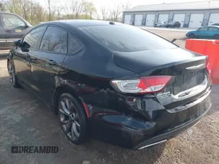 2016 Chrysler 200 S z VIN 1C3CCCBB7GN125955, wystawiony jako IAAI lot #42028420 z przebiegiem 106 301 mil mil oraz . Historia ofert i sprzedaży dostępna na DreamBid. Obrazek 6.