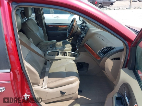 2015 Chrysler Town & Country Limited Platinum with VIN 2C4RC1GG6FR629851, listed as a IAAI auction lot 41903953 with 174,066 mi miles. Bid and sale history available at carsss.com. Image 5.