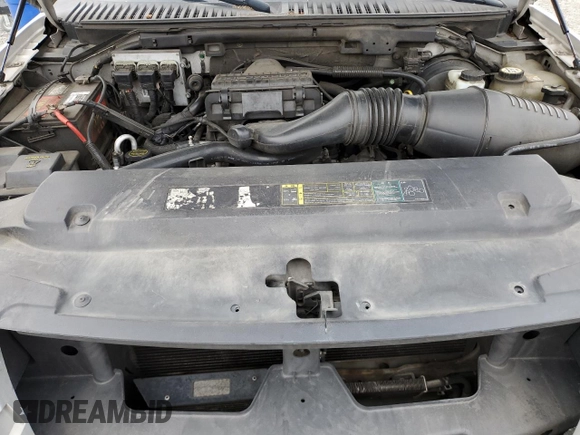 2005 Ford Expedition Special Service with VIN 1FMPU15525LA94297, listed as a Copart auction lot 48746165 with 0 mi miles and Salvage Title. Bid and sale history available at carsss.com. Image 12.