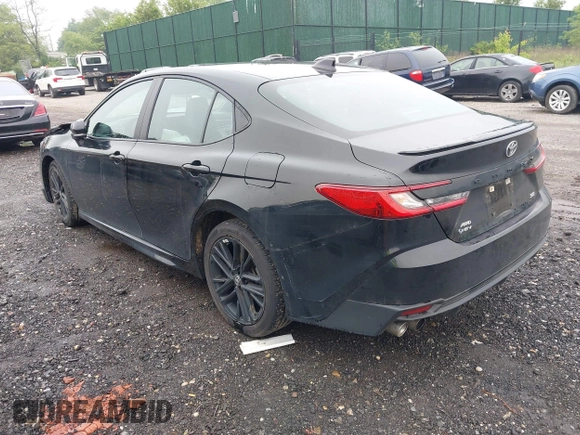 2025 Toyota Camry LE z VIN 4T1DBADK7SU513802, wystawiony jako IAAI lot #42259217 z przebiegiem 27 379 mil mil oraz . Historia ofert i sprzedaży dostępna na DreamBid. Obrazek 3.