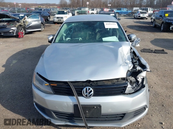 2014 Volkswagen Jetta SE z VIN 3VWD17AJ4EM266248, wystawiony jako IAAI lot #41893512 z przebiegiem 146 278 mil mil oraz . Historia ofert i sprzedaży dostępna na DreamBid. Obrazek 12.