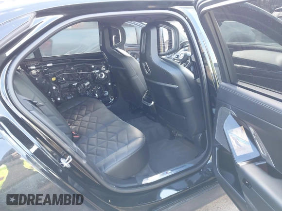 2023 BMW 7 Series 740i z VIN WBA23EH0XPCM66798, wystawiony jako IAAI lot #41672032 z przebiegiem 111 311 mil mil oraz . Historia ofert i sprzedaży dostępna na DreamBid. Obrazek 8.
