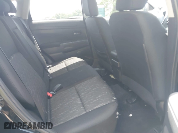 2023 Mitsubishi Outlander ES z VIN JA4ARUAU2PU008729, wystawiony jako IAAI lot #39558734 z przebiegiem 7 466 mil mil oraz . Historia ofert i sprzedaży dostępna na DreamBid. Obrazek 8.