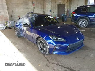 2023 Toyota 86 Premium z VIN JF1ZNBE14P9756044, wystawiony jako IAAI lot #41516730 z przebiegiem 23 521 mil mil oraz . Historia ofert i sprzedaży dostępna na DreamBid. Obrazek 1.