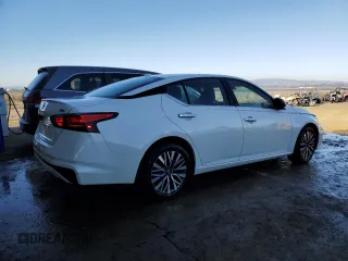2024 Nissan Altima SV with VIN 1N4BL4DV3RN420483, listed as a Copart auction lot 83632714 with 8,444 mi miles and Clean Title. Bid and sale history available at DreamBid. Image 3.