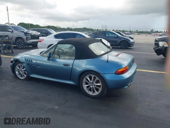 1999 BMW Z3 2.5 z VIN 4USCH9339XLG00523, wystawiony jako IAAI lot #42471650 z przebiegiem 180 985 mil mil oraz . Historia ofert i sprzedaży dostępna na DreamBid. Obrazek 3.