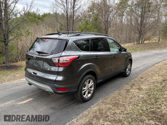 2018 Ford Escape SE z VIN 1FMCU9GD9JUB85704, wystawiony jako Copart lot #57363735 z przebiegiem 136 440 mil mil oraz Czysty tytuł • Clean title. Historia ofert i sprzedaży dostępna na DreamBid. Obrazek 4.
