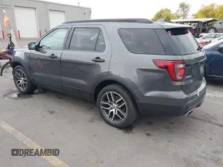 2017 Ford Explorer Sport z VIN 1FM5K8GT0HGB83753, wystawiony jako IAAI lot #40718586 z przebiegiem 101 980 mil mil oraz . Historia ofert i sprzedaży dostępna na DreamBid. Obrazek 3.